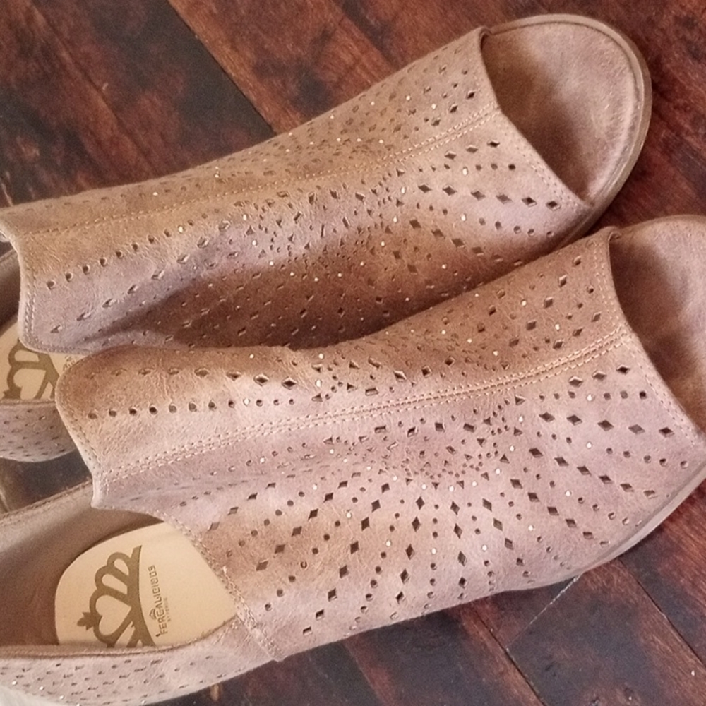 Fergalicious 12 Tan